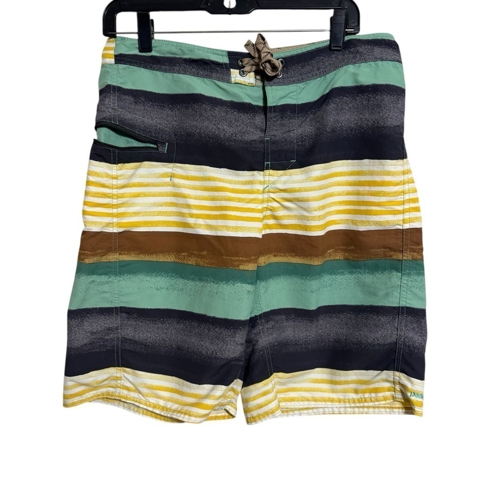 Patagonia 
M's Printed Wavefarer Board Shorts